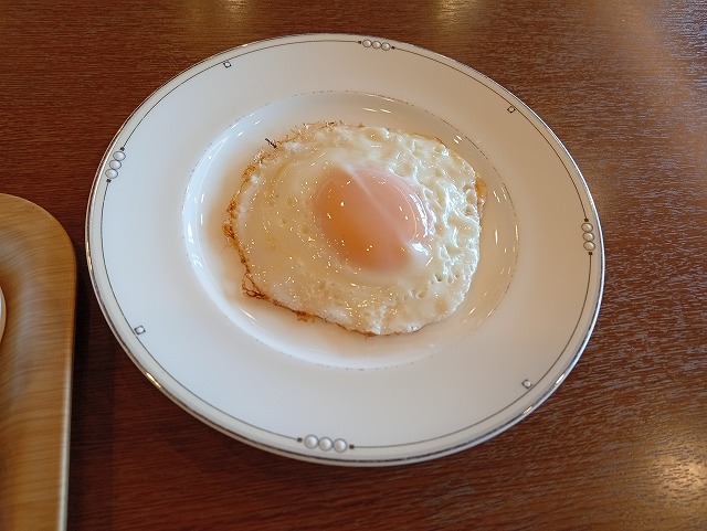 郡山ビューホテルアネックスの朝食の目玉焼き